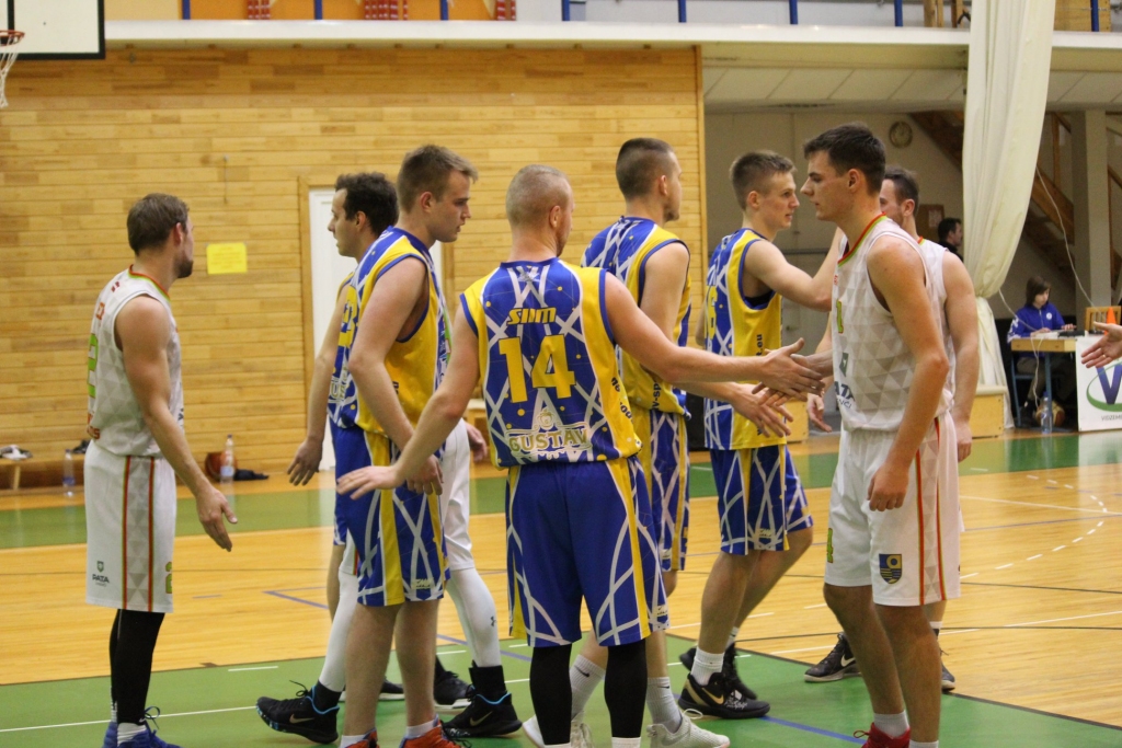 Aizvadītajā nogalē notikušas kārtējās basketbola spēles Smiltenes un Cēsu atklātajā čempionātā