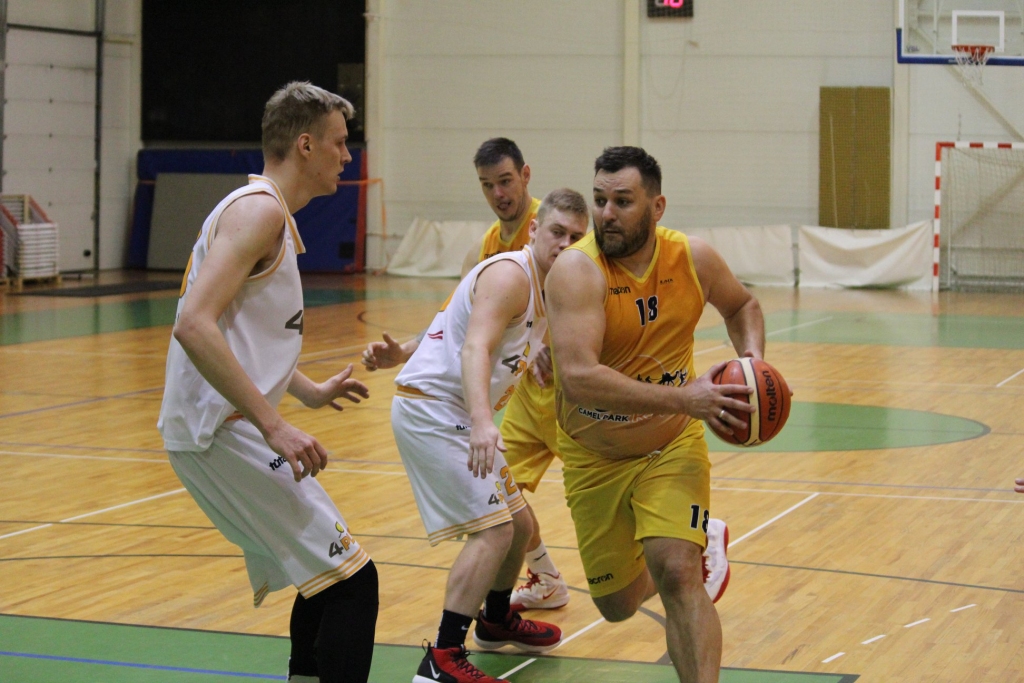 Aizvadītas trīs basketbola spēles Smiltenes un Cēsu atklātajā čempionātā