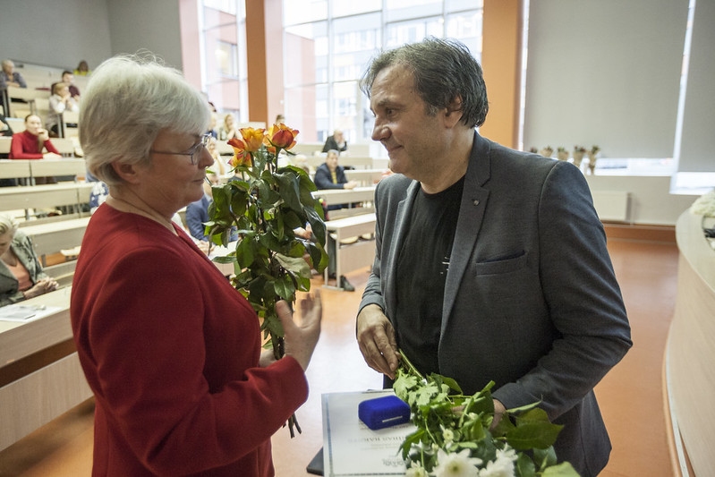 Latvijas Zinātņu akadēmijas balvu ķīmijā saņem Smiltenes vidusskolas skolotājs Jānis Celmiņš