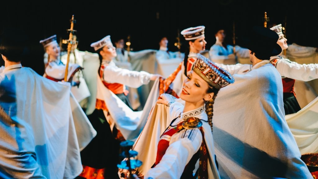 Šonedēļ Grundzālē Latvijas novadu tautisko deju kolektīvu lielā sadancošanās