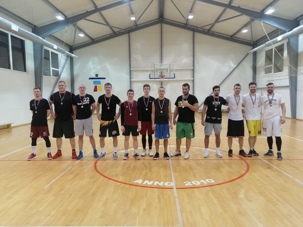 Basketbolisti ielec pēdējā vilcienā