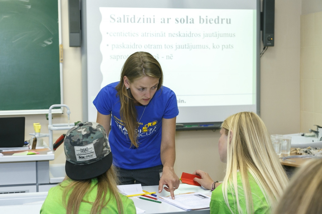 Aicina dažādu profesiju speciālistus pieteikties projektā „Mācītspēks” un jau šogad sākt apgūt skolotāja profesiju