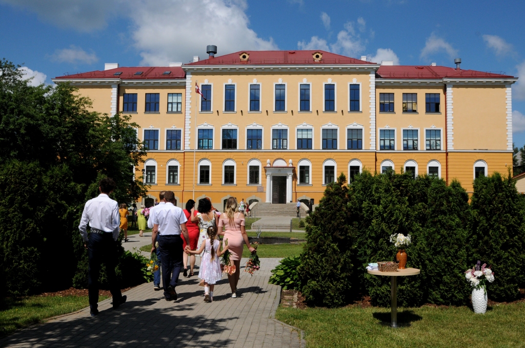 Valkas Jāņa Cimzes ģimnāzija ir izstrādājusi piedāvājumu 9.klašu skolēniem visā Latvijā