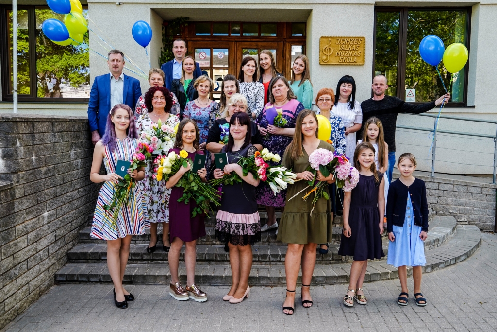 FOTO: Valkas Jāņa Cimzes mūzikas skolas izlaidums