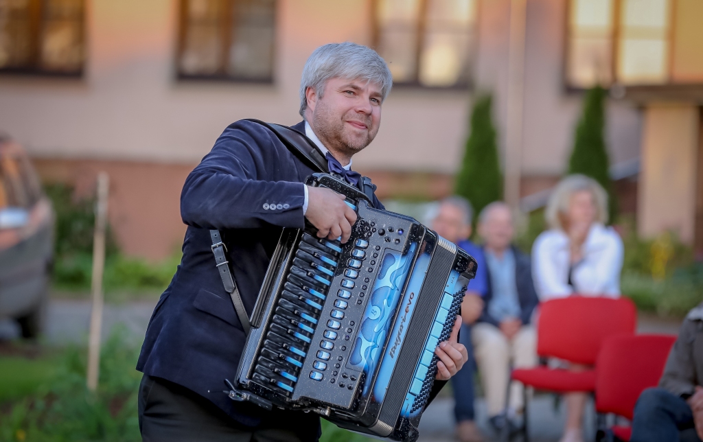 FOTO: Blomes tautas nama dārza svētki «Kādā klusā vasars vakarā...»