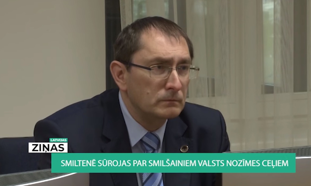 VIDEO: Smiltenē sūrojas par smilšainiem valsts nozīmes ceļiem