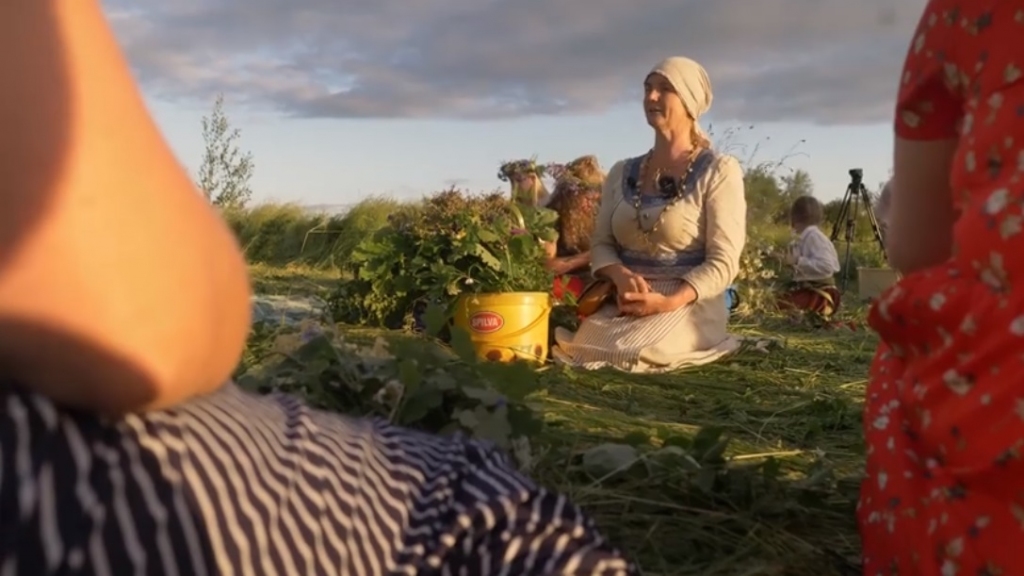 VIDEO: Vasaras Saulgrieži Smiltenes pagasta Līgo kalnā. 1.daļa - par līgošanu