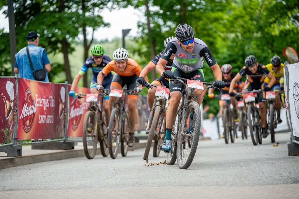 Jauno LVM MTB maratona sezonu ar uzvarām iesāk Blūms un Jaunslaviete – Kipure