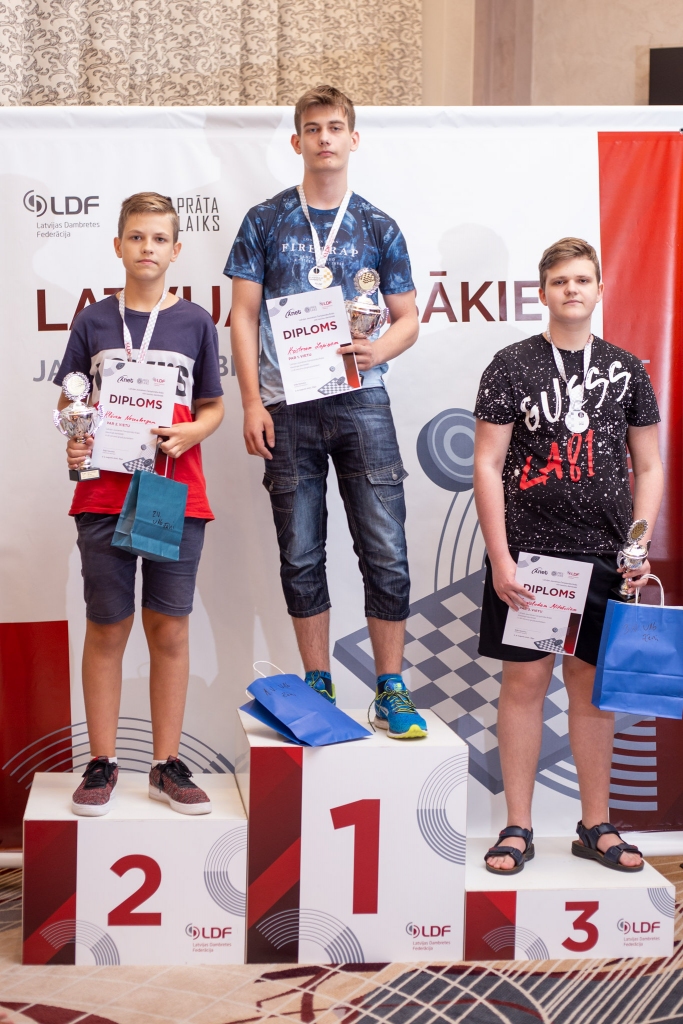 Divkārtējs Latvijas  jaunatnes čempions dambretē