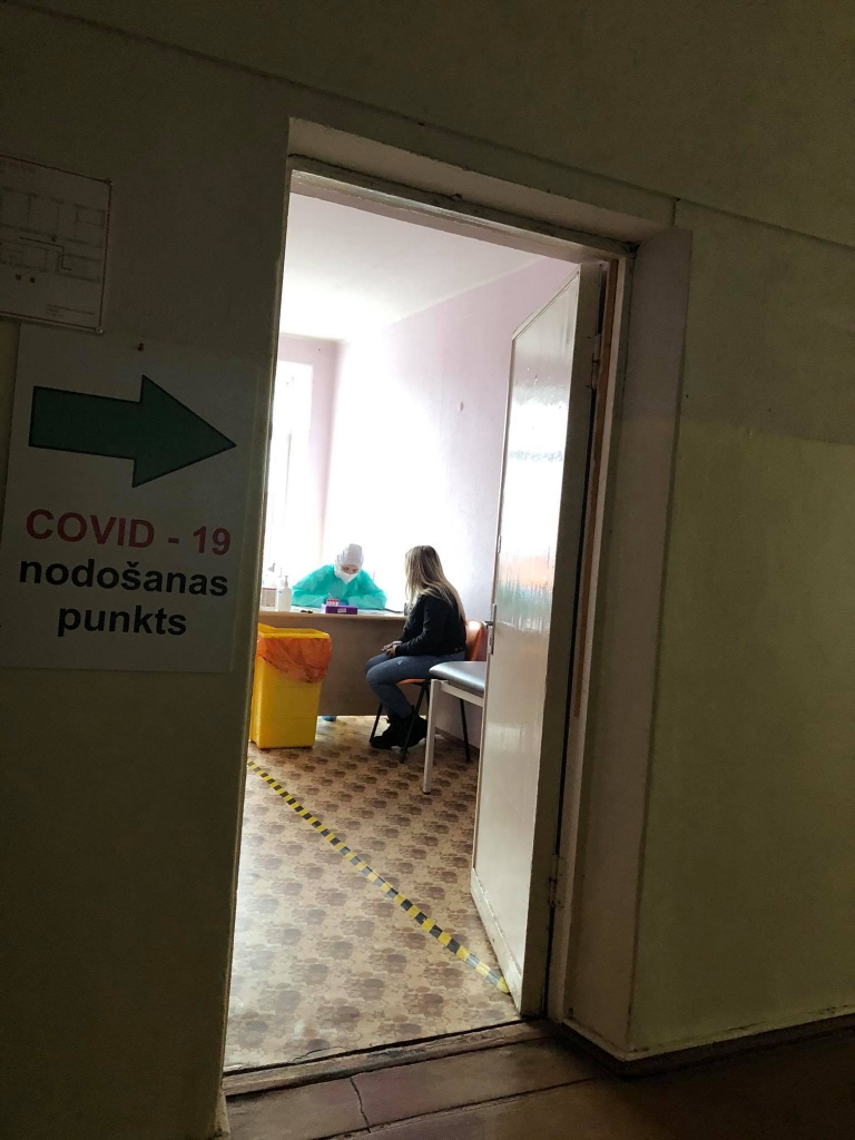 Analīzes nodod vidēji  desmit cilvēki dienā