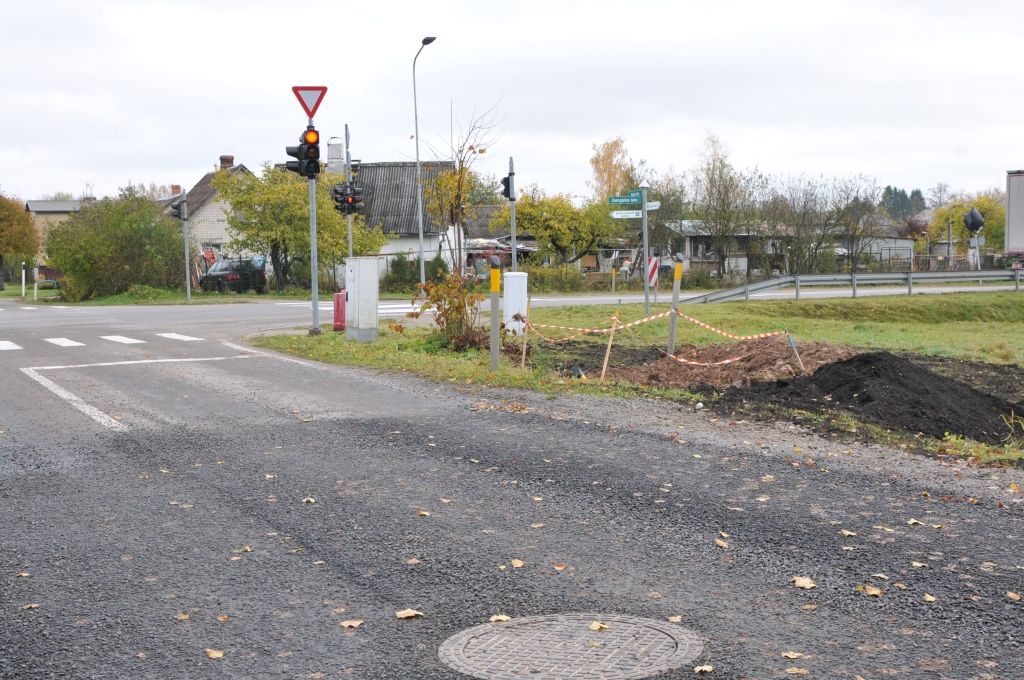 Valkā rekonstruētais Raiņa ielas posms nav nodots, būvniekiem jāizpilda virkne prasību