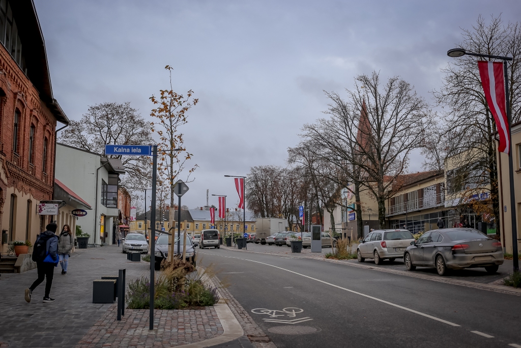 Smiltenē un Valkā koronavīruss izmaina ierasto kārtību patriotisma mēnesī