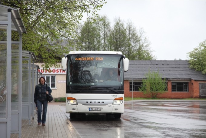 Valsts svētkos gaidāmas izmaiņas gandrīz 400 reģionālo autobusu maršrutu