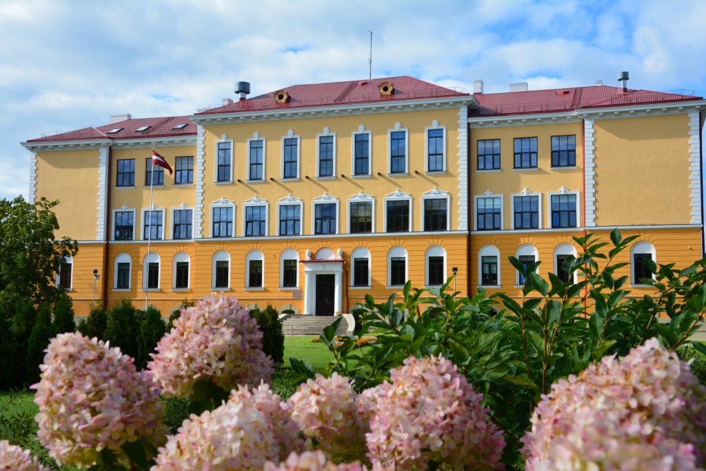 Valkā uzstāda 12 brīvpieejas interneta punktus