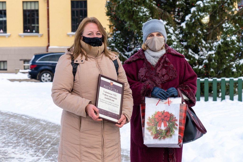 Valka ar katru gada nogali svētku  gaismās mirdz košāk un spožāk