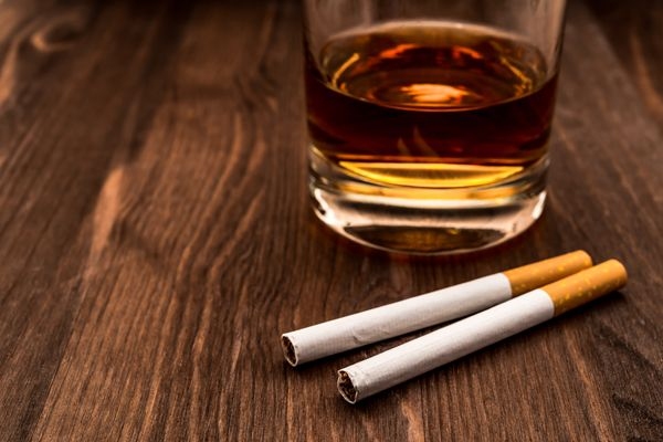 1.martā mainās akcīzes nodokļa likmes alkoholiskajiem dzērieniem un cigaretēm