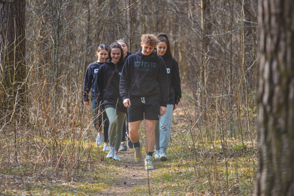 Par katriem noskrietiem 10 kilometriem tiks iestādīts viens koks