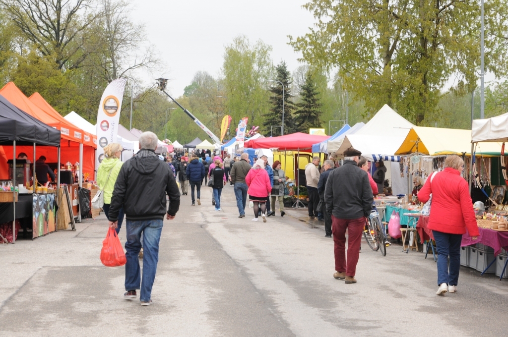 Pavasara tirdziņa laikā Valkā ierobežos satiksmi