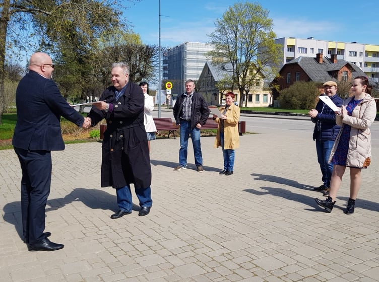 Valkas pilsētas teātris  dara dzīvi krāsaināku