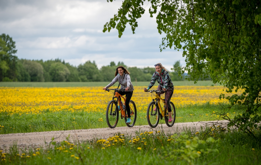 Aktīvā tūrisma sezonā Smiltenes novadā atklāta ar velobraucienu “Ieriteņo vasarā 2021”