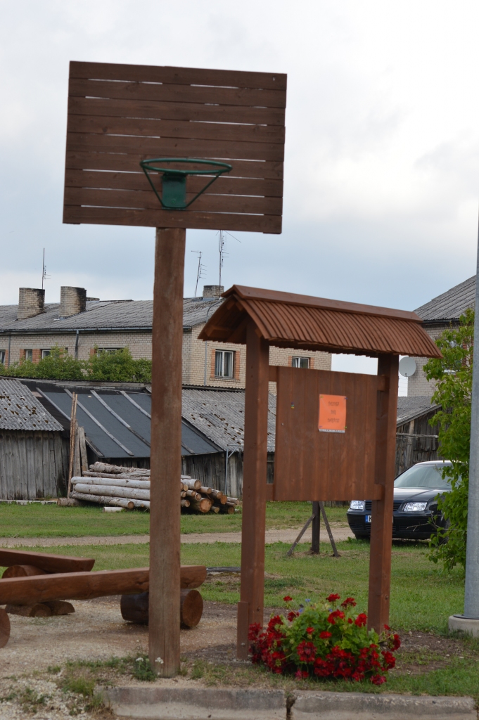 Atklājot atpūtas vietu,  izlolo pagalma svētkus