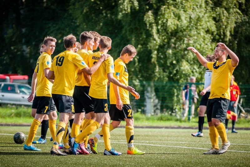 Smiltenes futbolisti uzvar kausa izcīņas spēlē