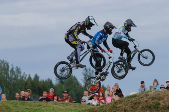 Pētersone kļūst par Latvijas BMX elites čempioni