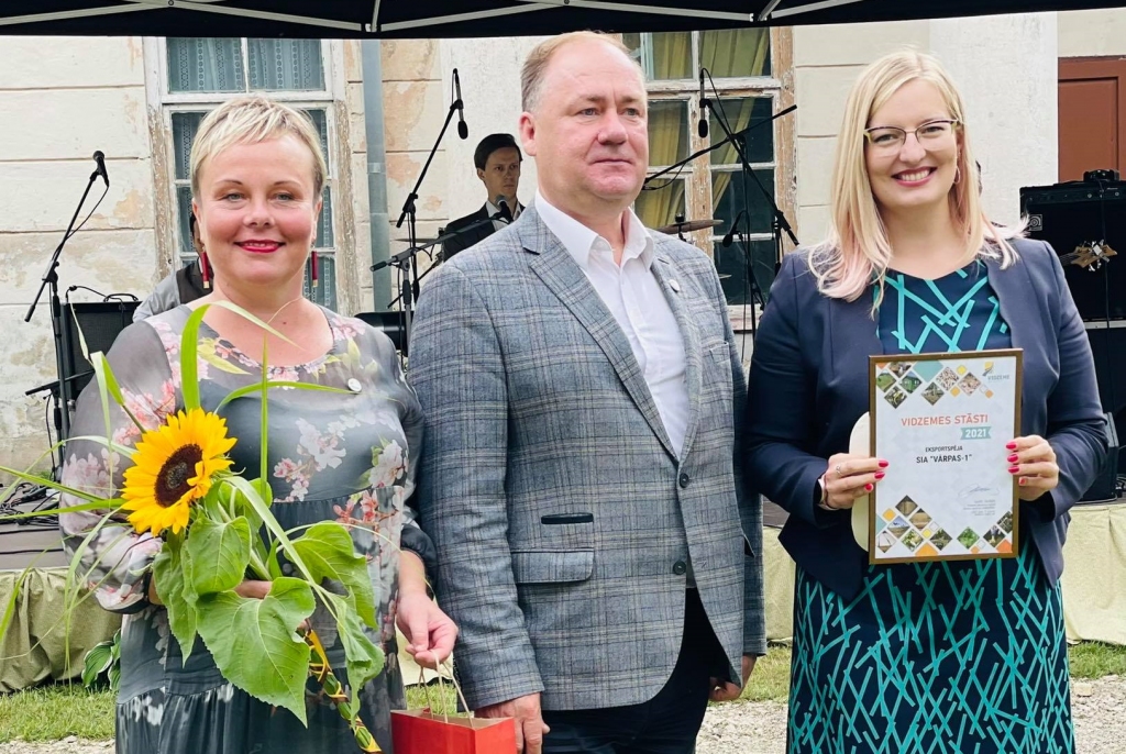 Vidzemnieku dārza svētkos godināts Valkas novada kokapstrādes uzņēmums „Vārpas 1"
