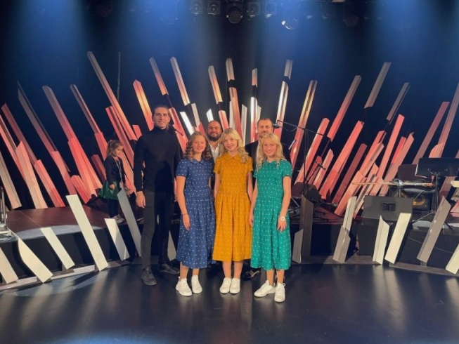 Apes meiteņu trio piedalās Noras Bumbieres Fonda rīkotajā jauno vokālistu konkursa finālā