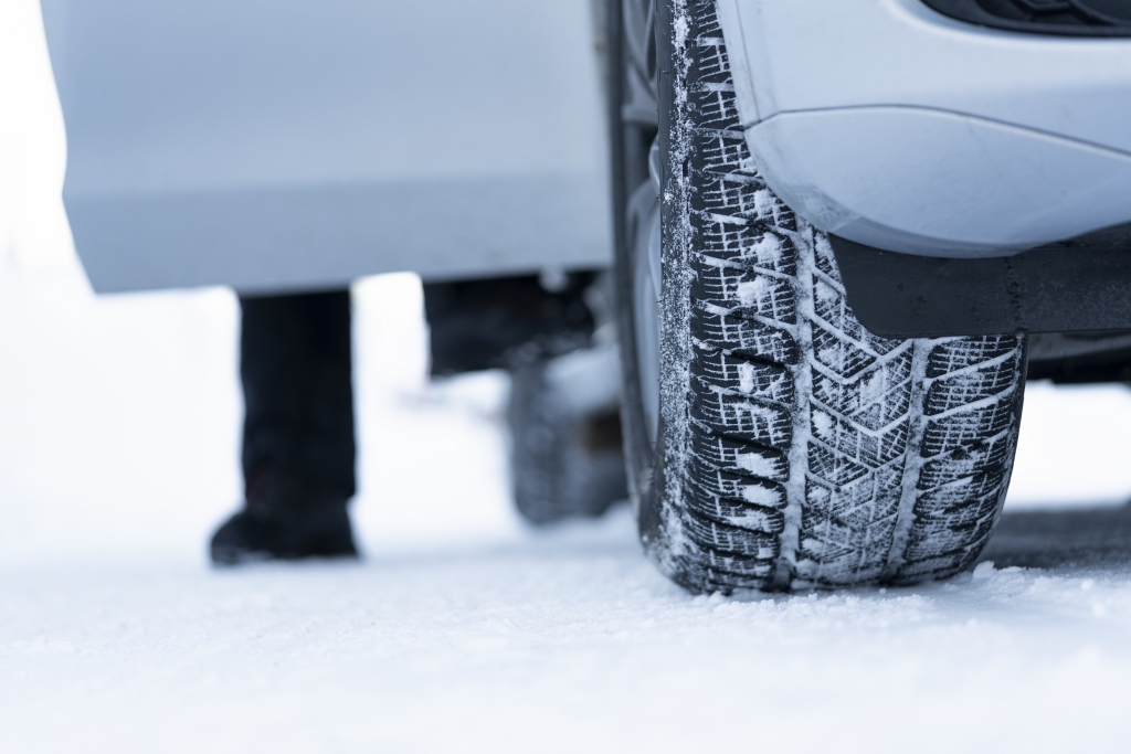 Pētījums: Vairāk kā puse autovadītāju izmantos iepriekšējo sezonu ziemas riepas